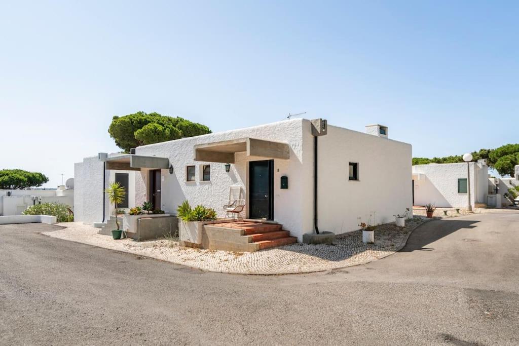Sunny Villa With Golf Front View Виламура Экстерьер фото