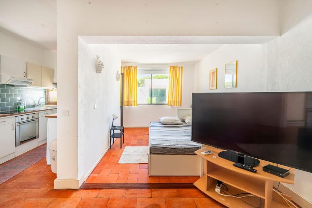 Sunny Villa With Golf Front View Виламура Экстерьер фото